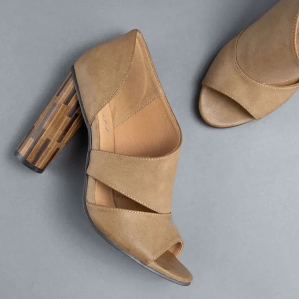Palazzo Retro Cylindrical Heel Wraparound Cut-out - EUC! Size 9 MiiM